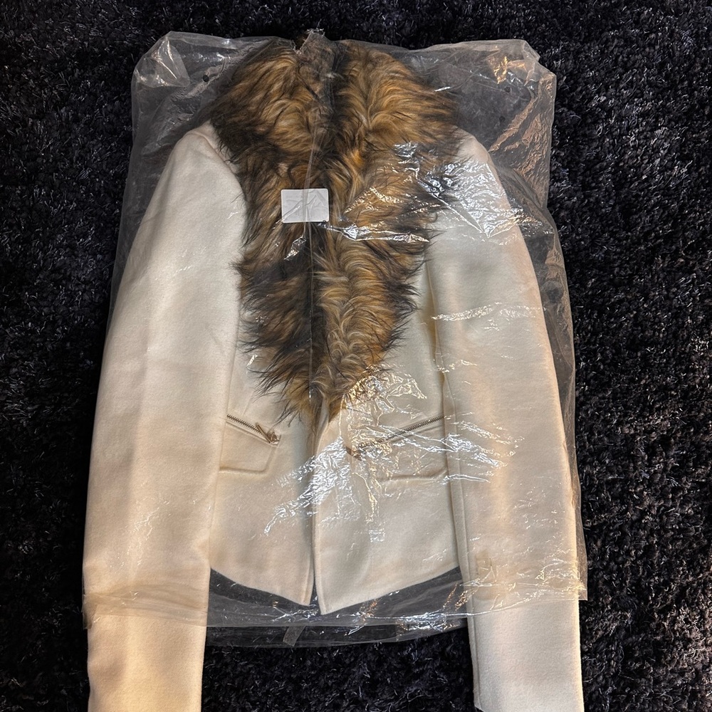 Guess jacket size S .